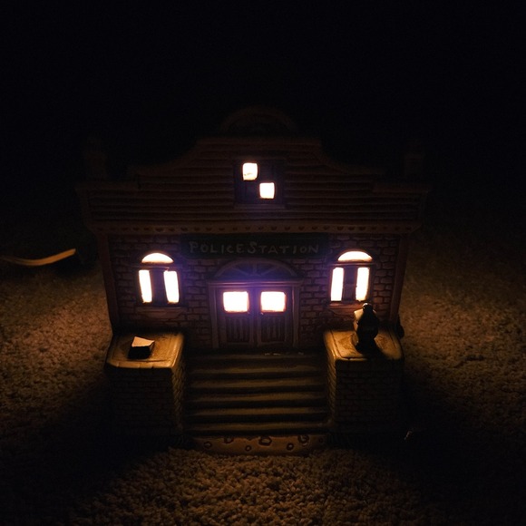 Vintage Lefton Colonial Village Police Station 06344 – 1987 Lighted Building – - Picture 2 of 16
